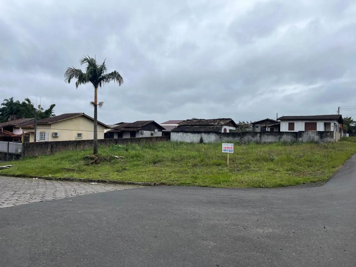 Terreno de esquina com 524m2 no Bairro São Luiz - Criciúma - SC