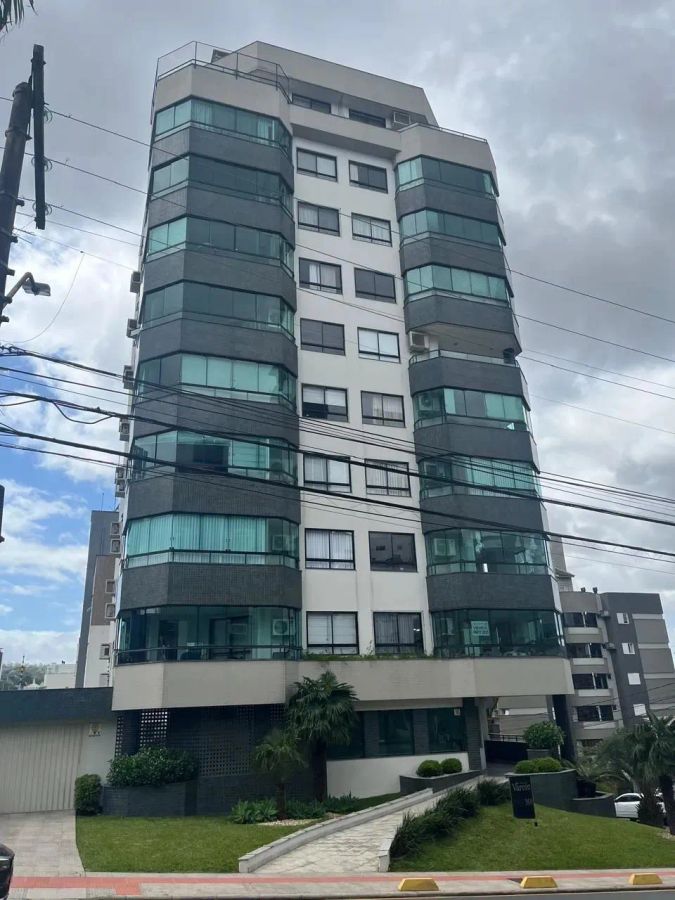 Excelente apto no centro de Criciuma com 127m2