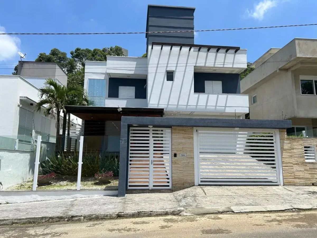 Casa a venda com 350m² - Criciúma - SC