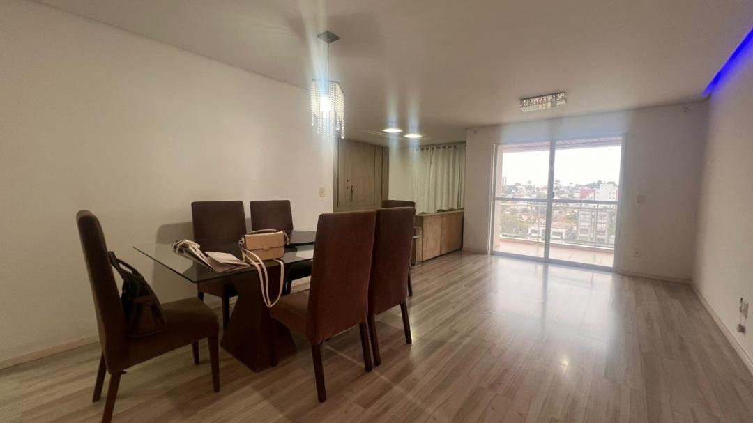 Apartamento Semimobiliado à venda no Centro de Criciúma