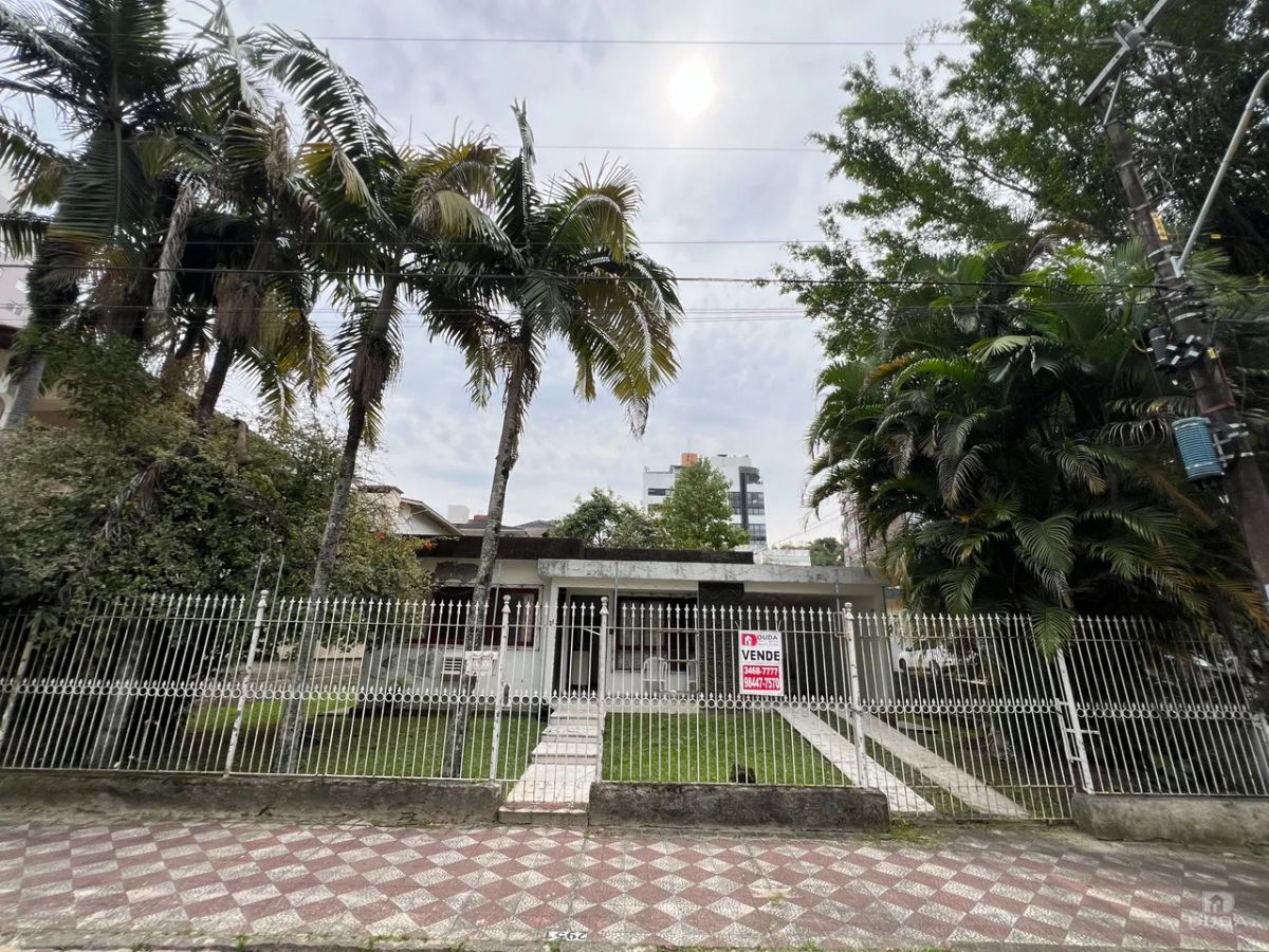 Casa muito bem localizada no Centro de Criciúma