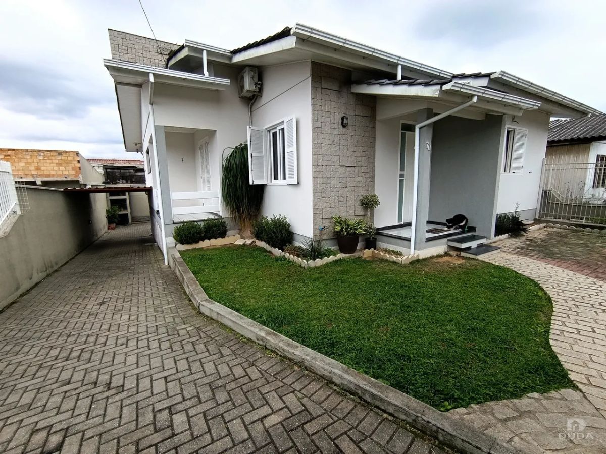 Casa mobiliada no bairro Rio Maina, Criciúma