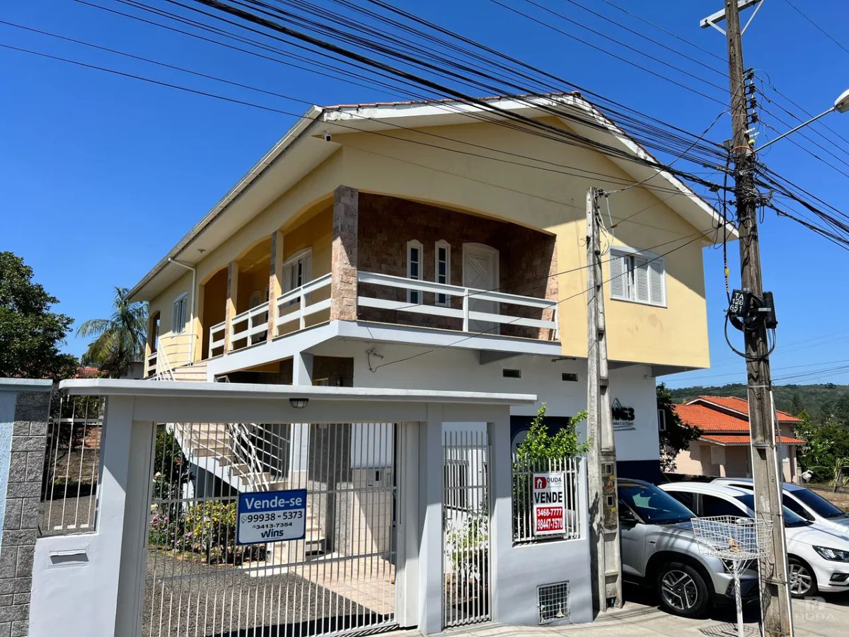 Terreno com Duas Casas e uma Sala Comercial
