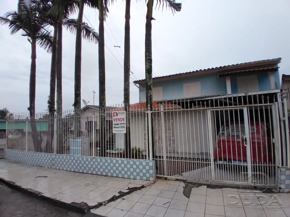 CASA GRANDE DE 2 PAVIMENTOS.