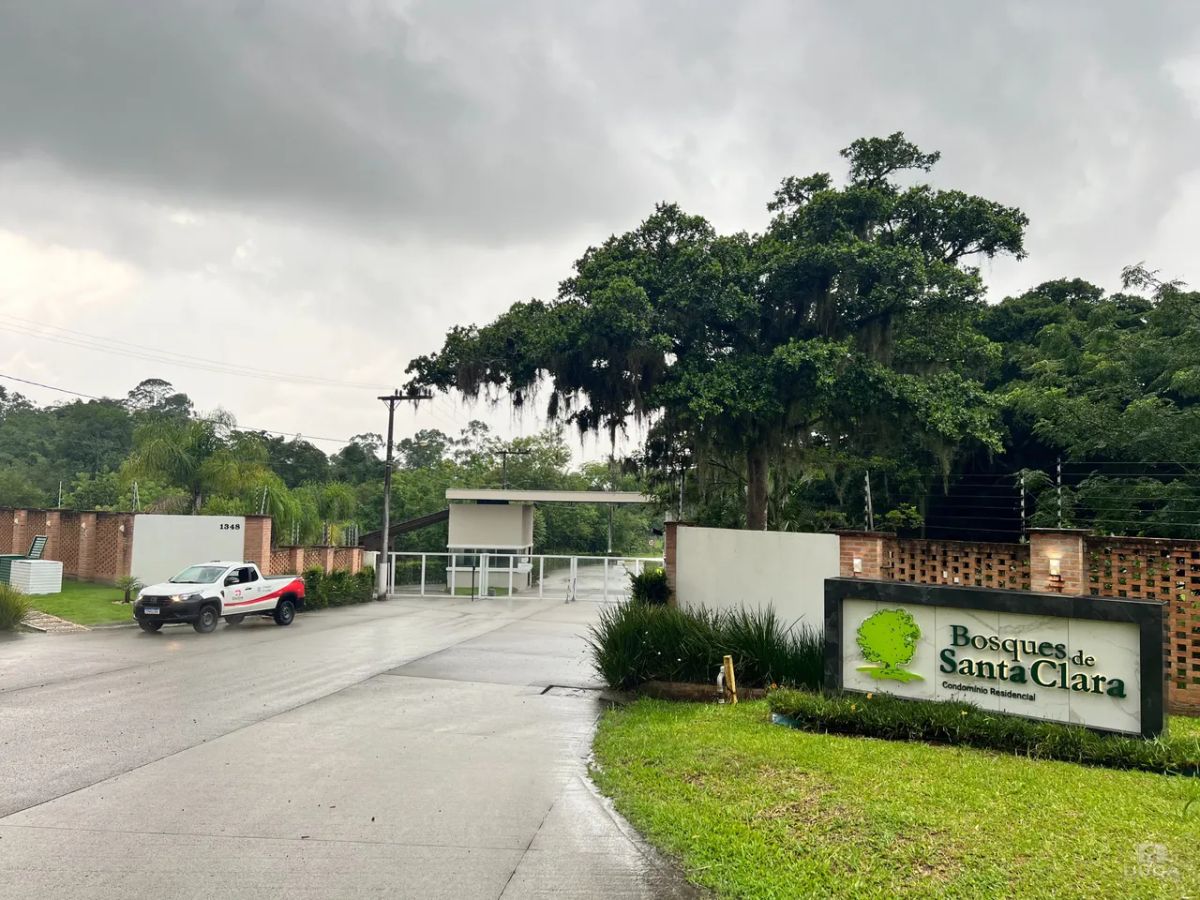 TERRENO NO CONDOMÍNIO BOSQUES DE SANTA CLARA!