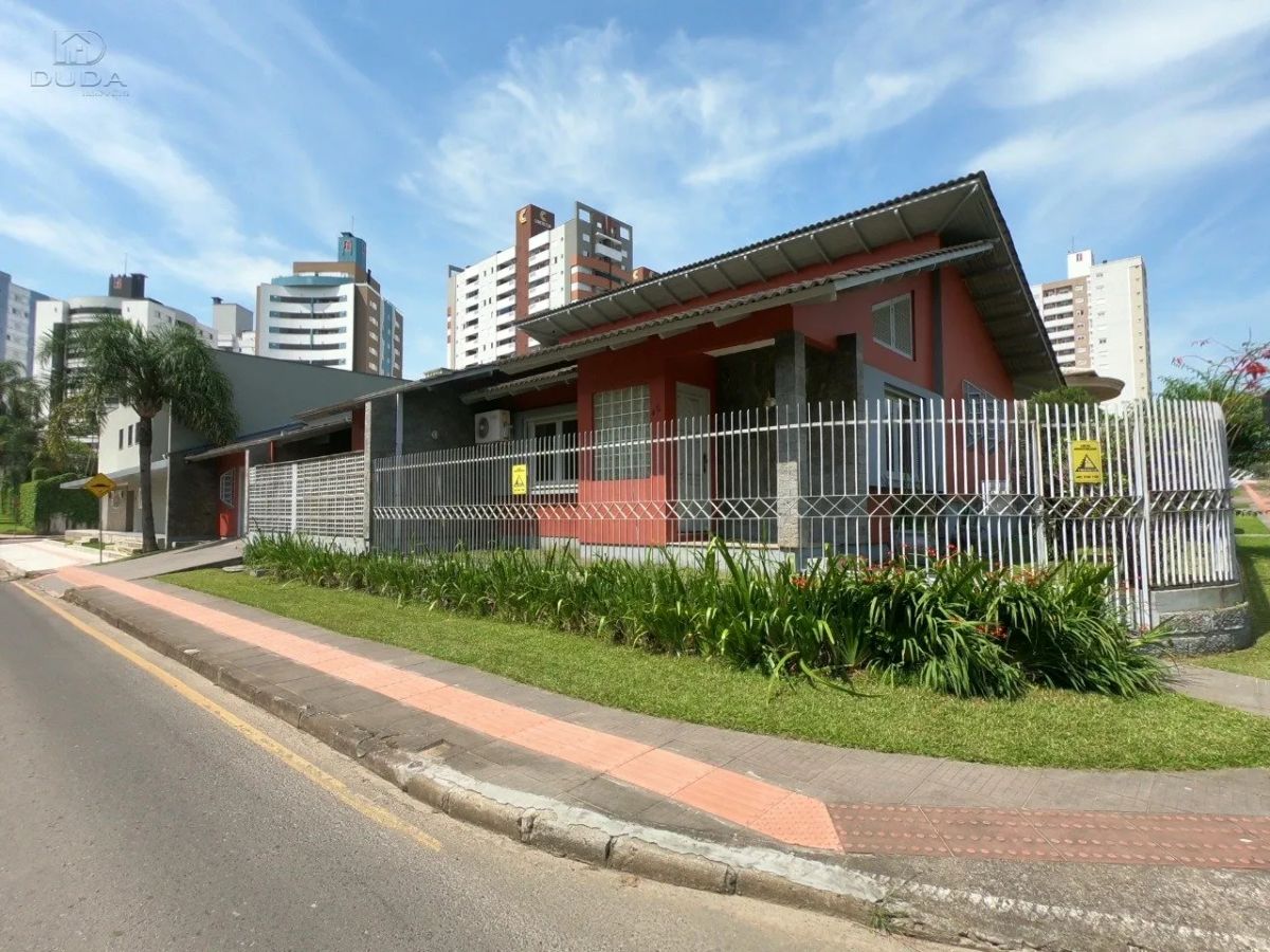 Casa Residencial ou Comercial no bairro Michel