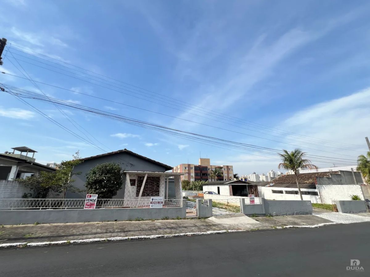 Terrenos com Casa à venda em Santa Bárbara