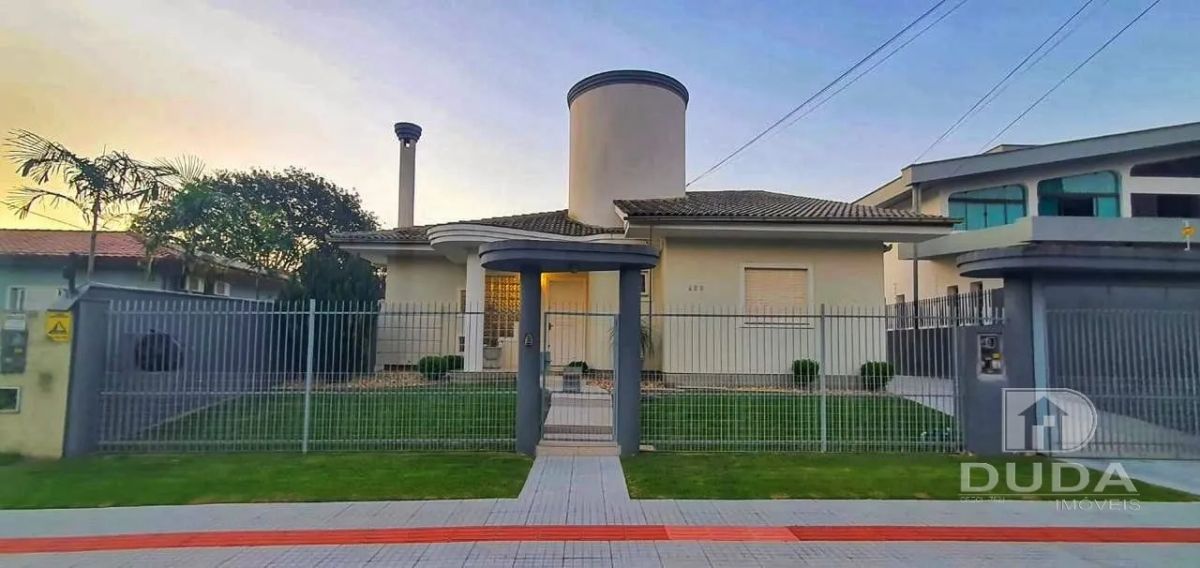 CASA À VENDA OU LOCAÇÃO