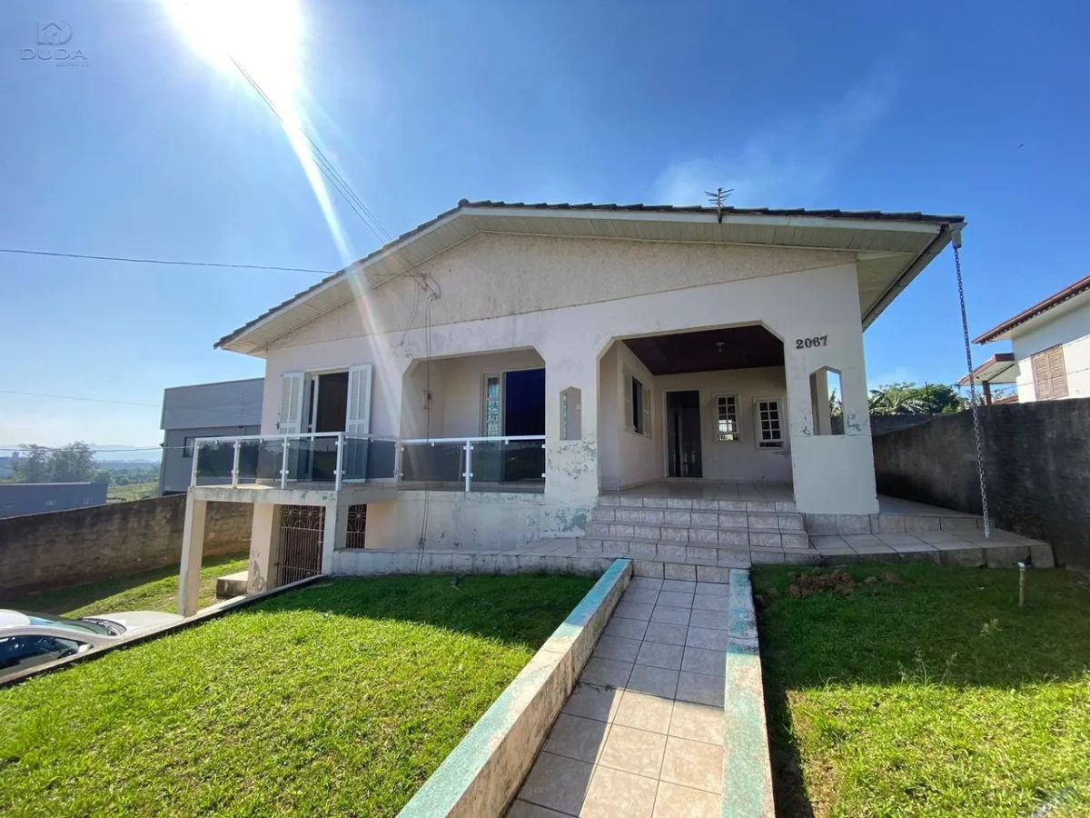 Casa mista com 04 quartos