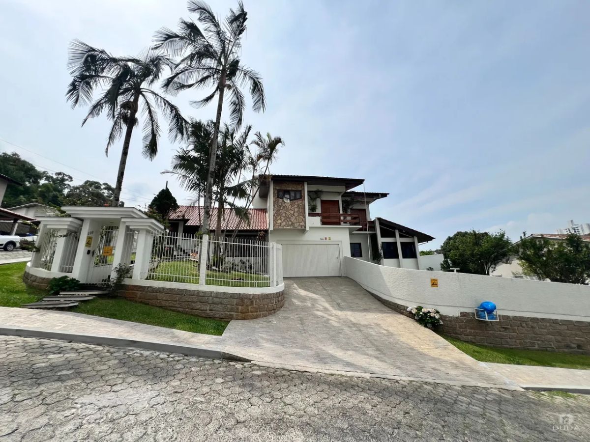 CASA À VENDA NO BAIRRO SANTA CATARINA