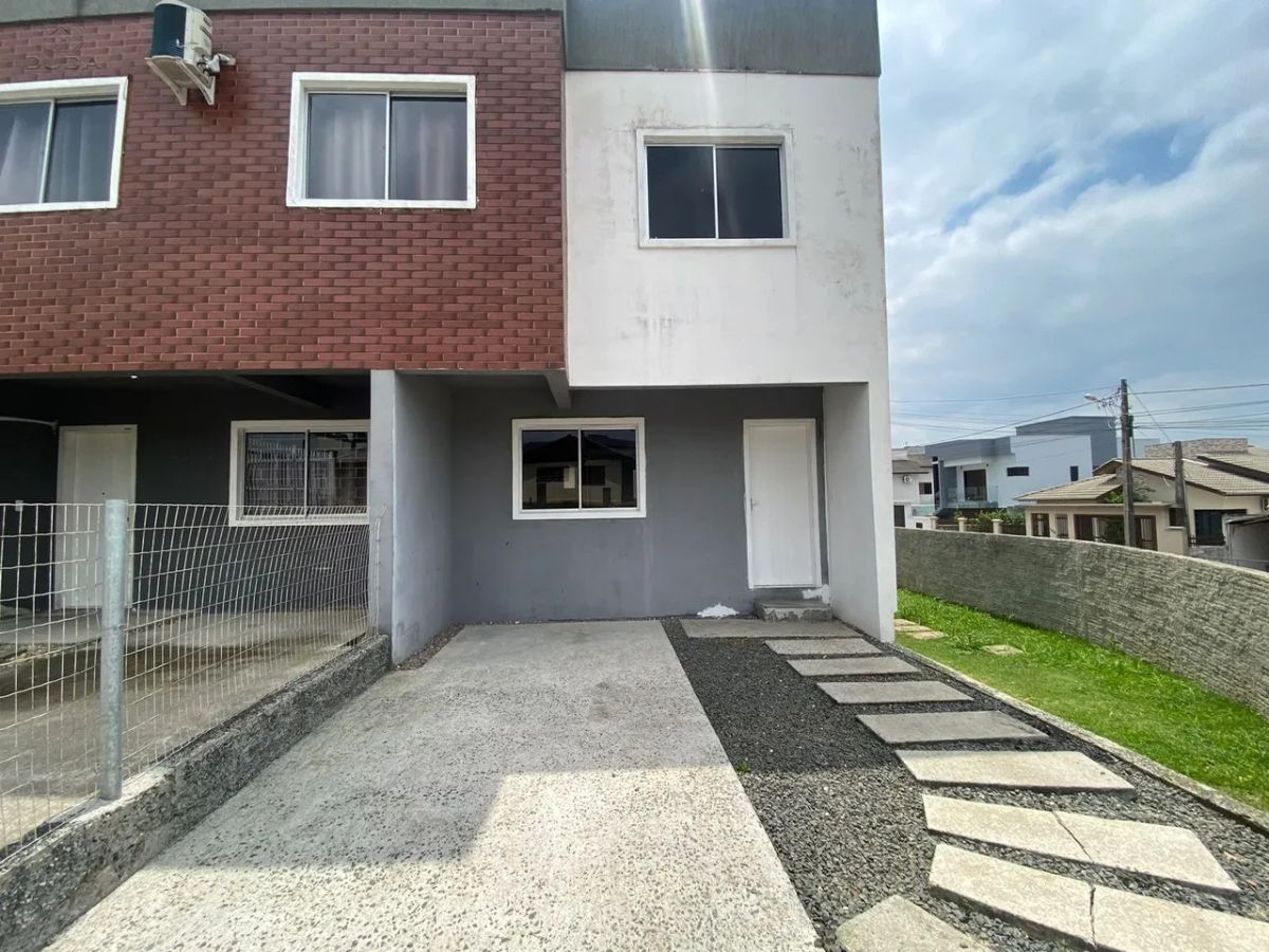 Linda Casa Geminada