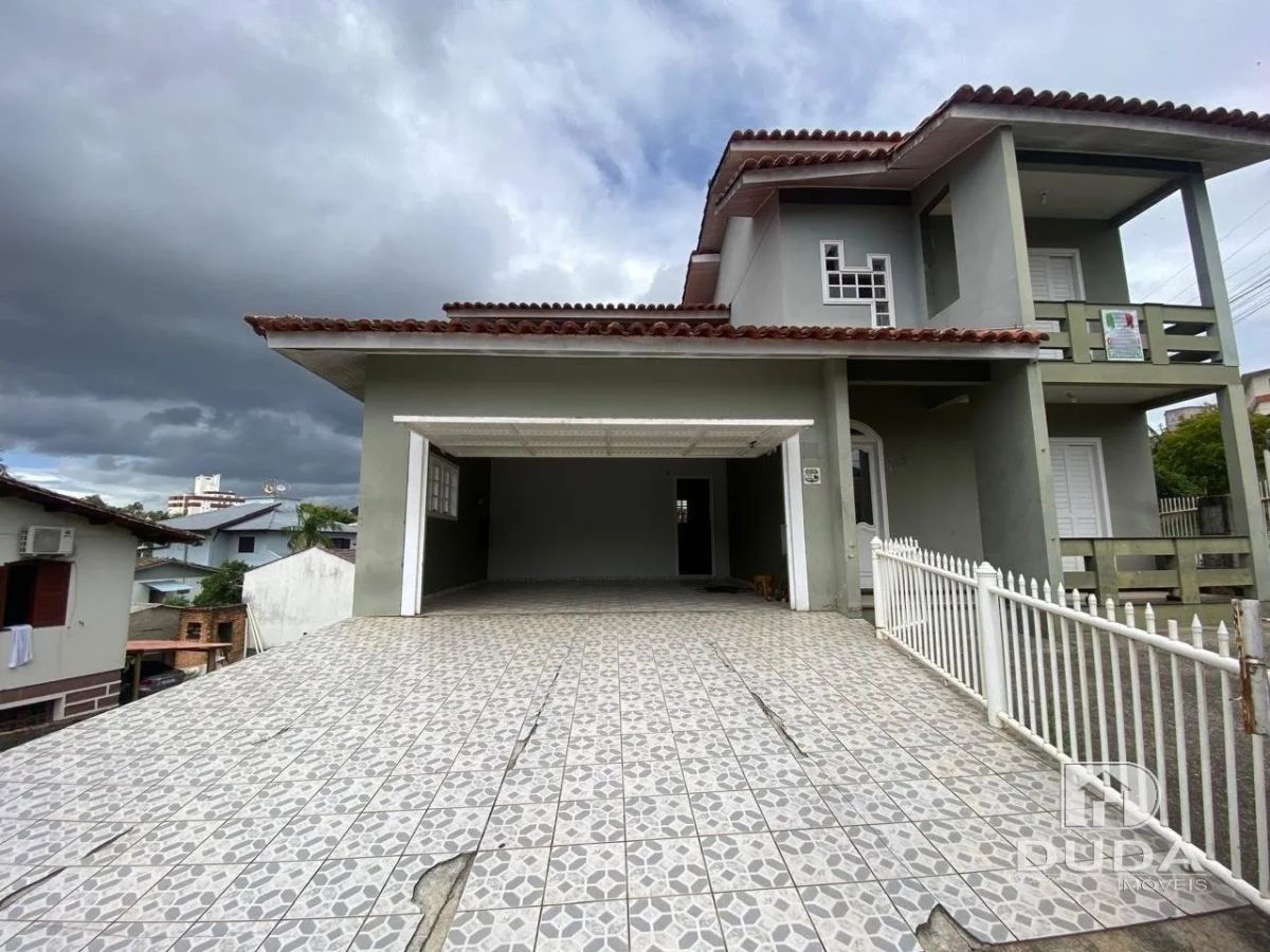 Excelente casa de esquina em uma ótima localização