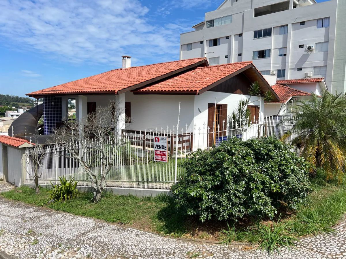 Casa à venda no bairro Michel em Criciúma