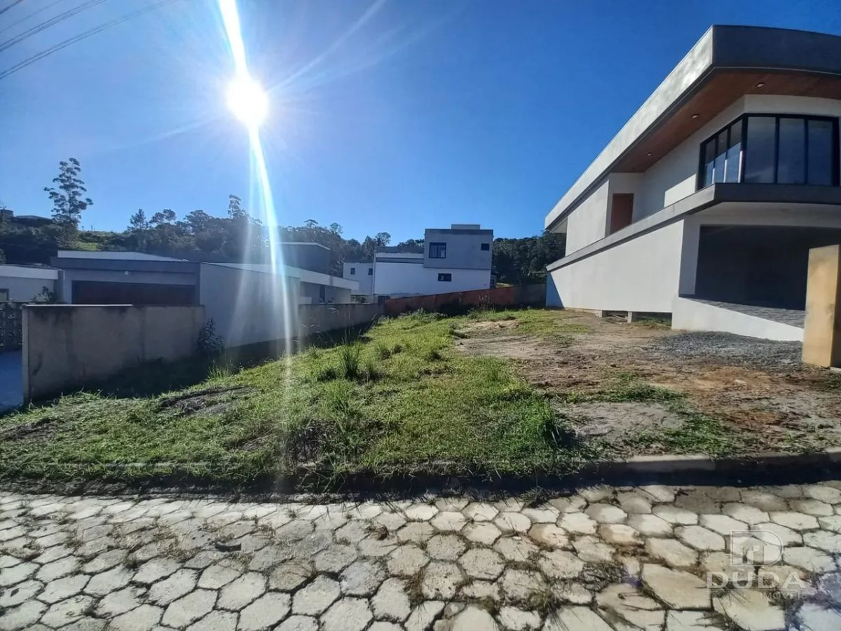 Terreno á venda na Mina do Mato.