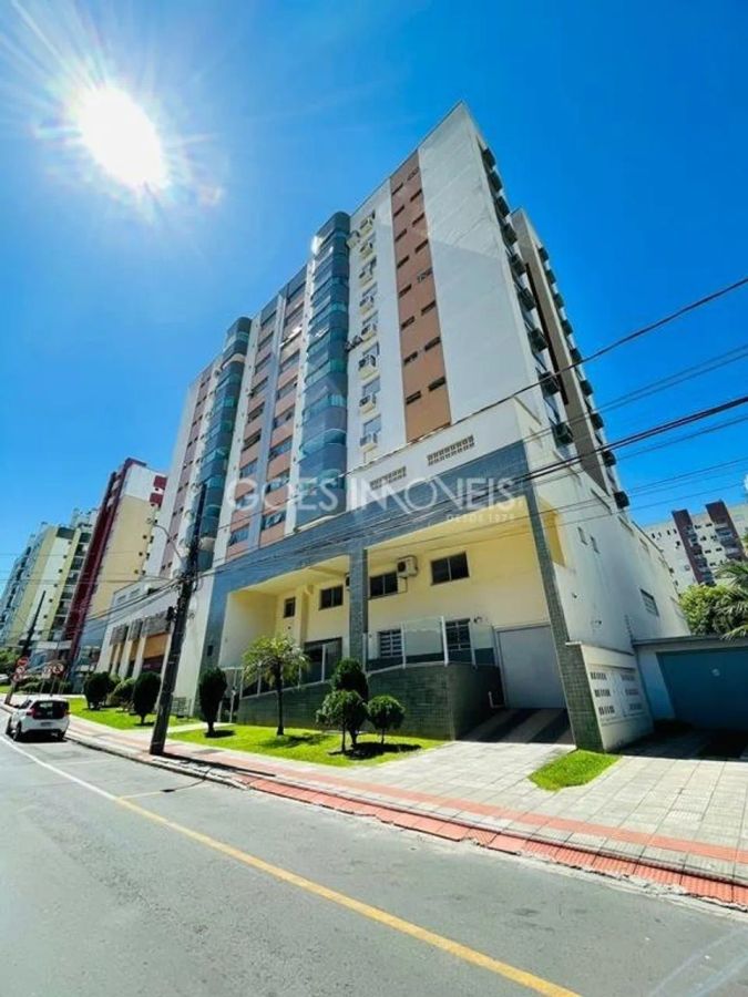 Apartamento com 03 dormitórios