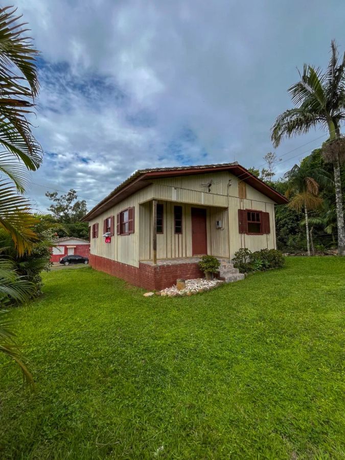 Casa à venda no bairro Quarta Linha, na cidadede Criciúma/SC