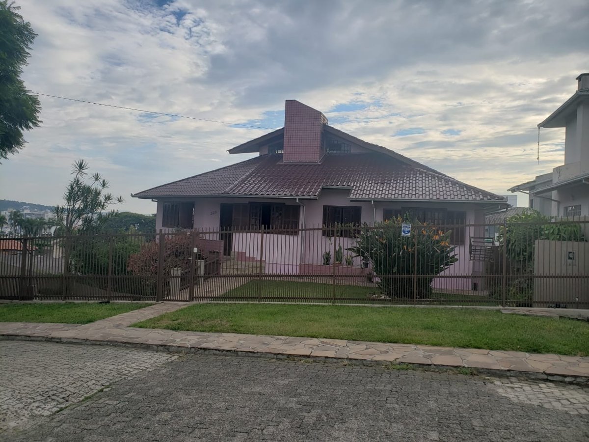 Casa 3 quartos no Mina Brasil, Criciúma
