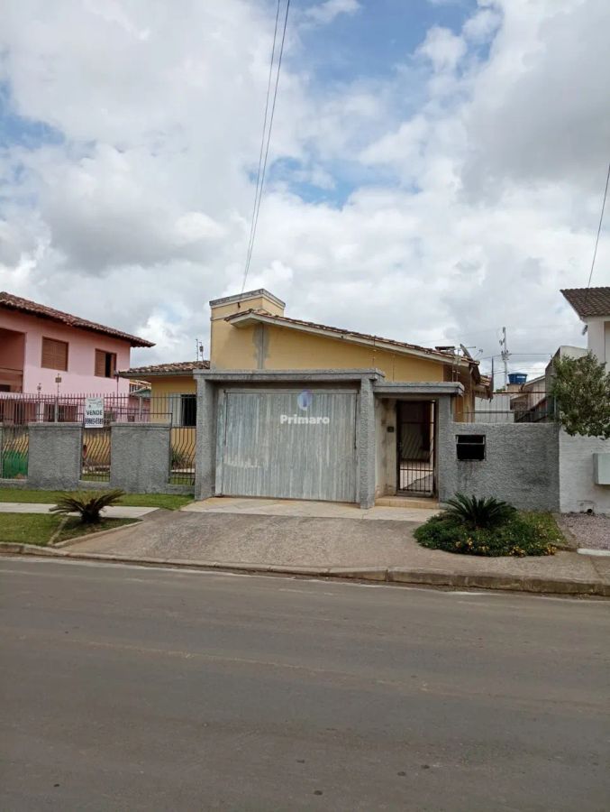 Casa de 3 quartos, sendo 1 suíte, 2 garagem