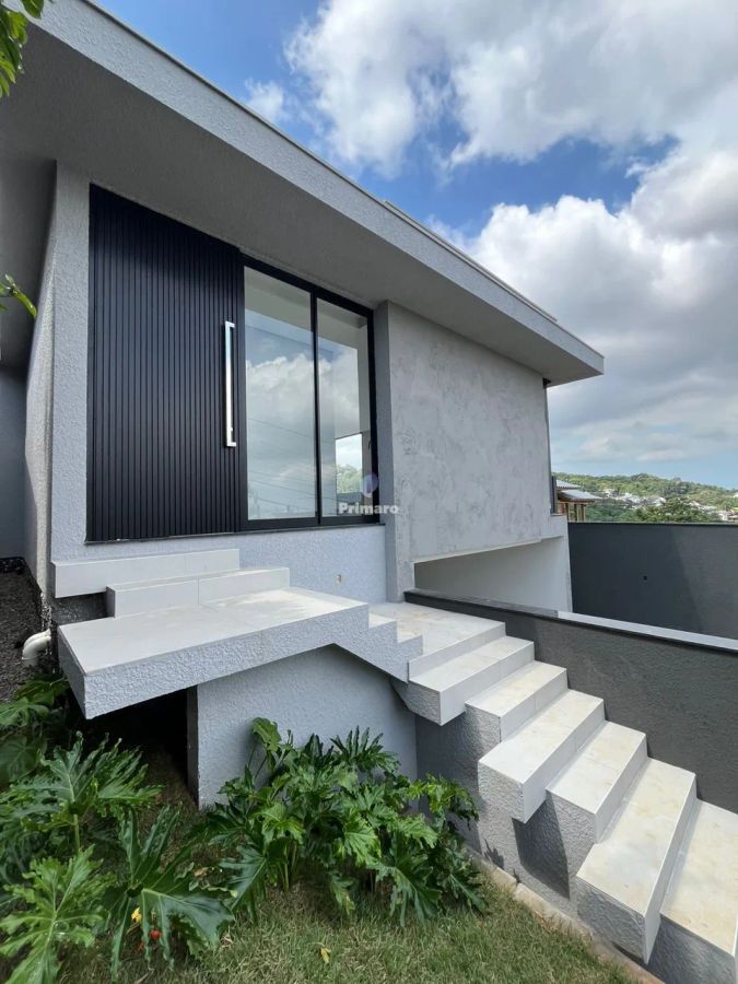 Casa a venda 3 quartos sendo 1 suite 2 vagas de garagem Piscina Criciuma